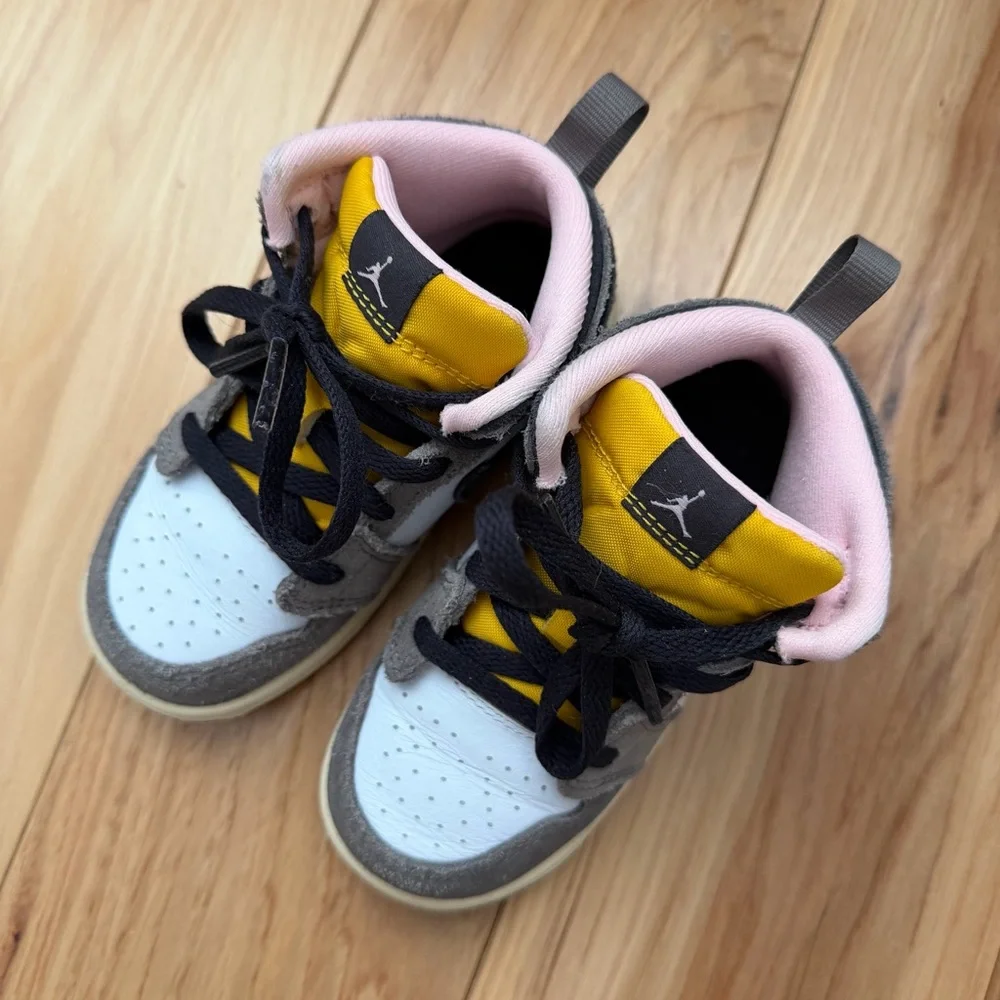 Nike Kids Jordan 1 Mid SE Stylish Sneakers - White, Yellow, and Gray & Pink